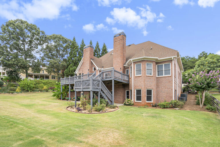 Lakehouse Retreat interior 3