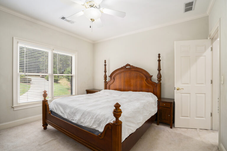 Lakehouse Retreat interior 6